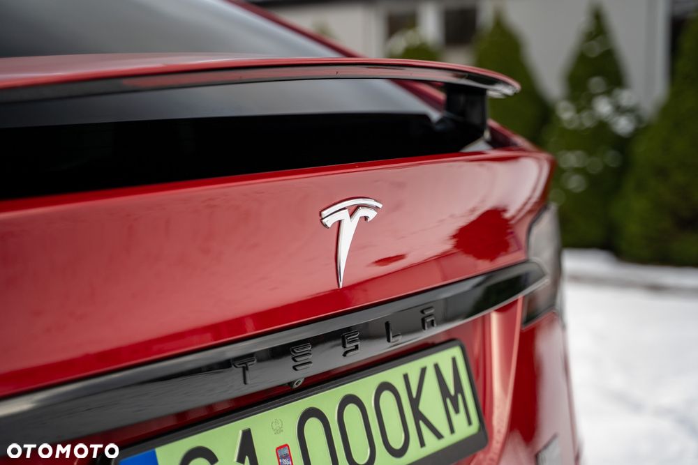 Tesla Model X - 16