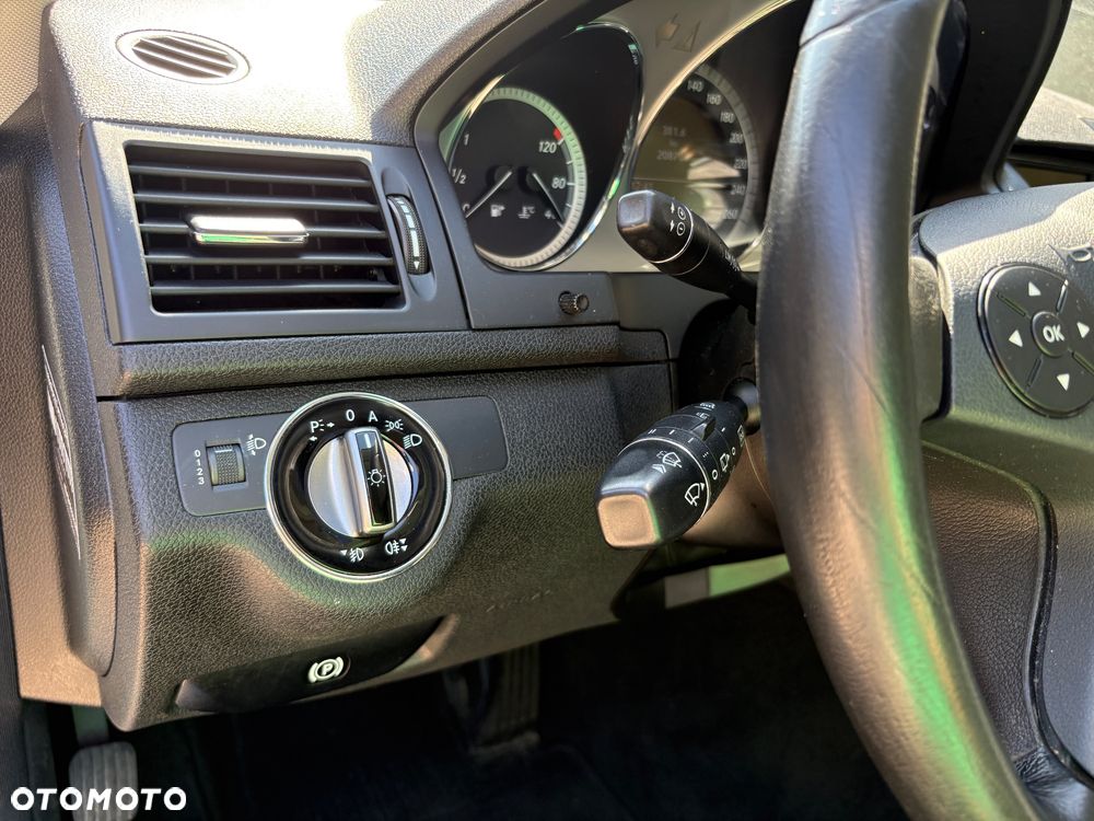 Mercedes-Benz Klasa C 180 Kompressor Automatik BlueEFFICIENCY Avantgarde - 19