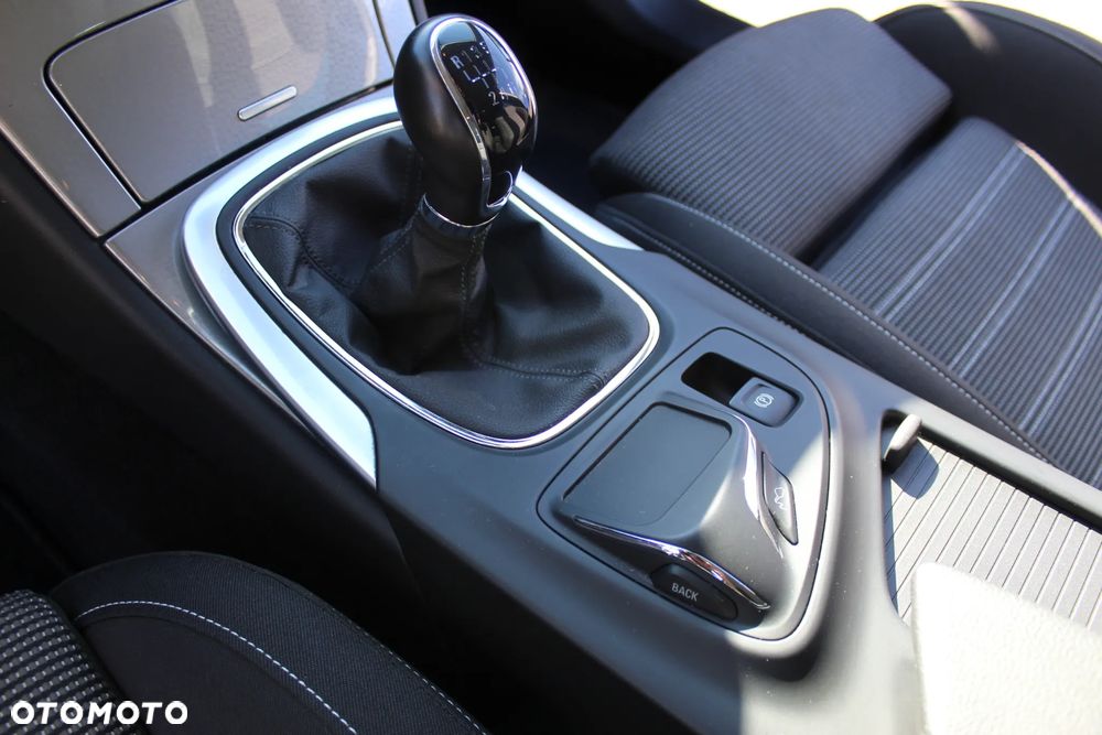 Opel Insignia - 17