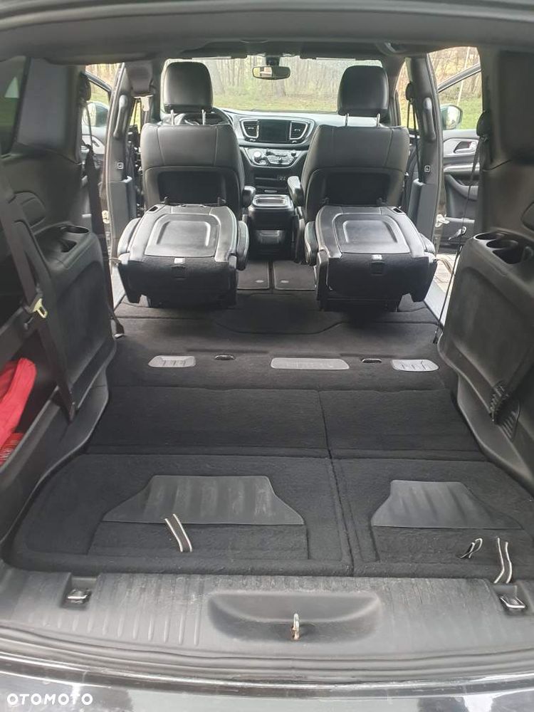Chrysler Pacifica - 7