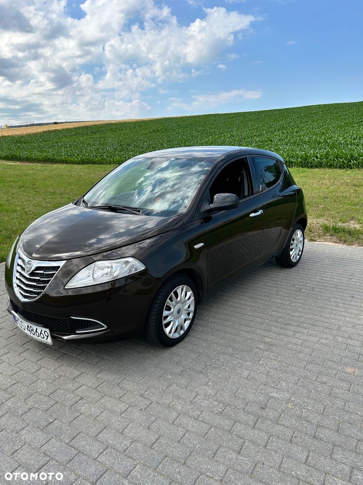 Lancia Ypsilon 0.9 Platinum S&S - 2