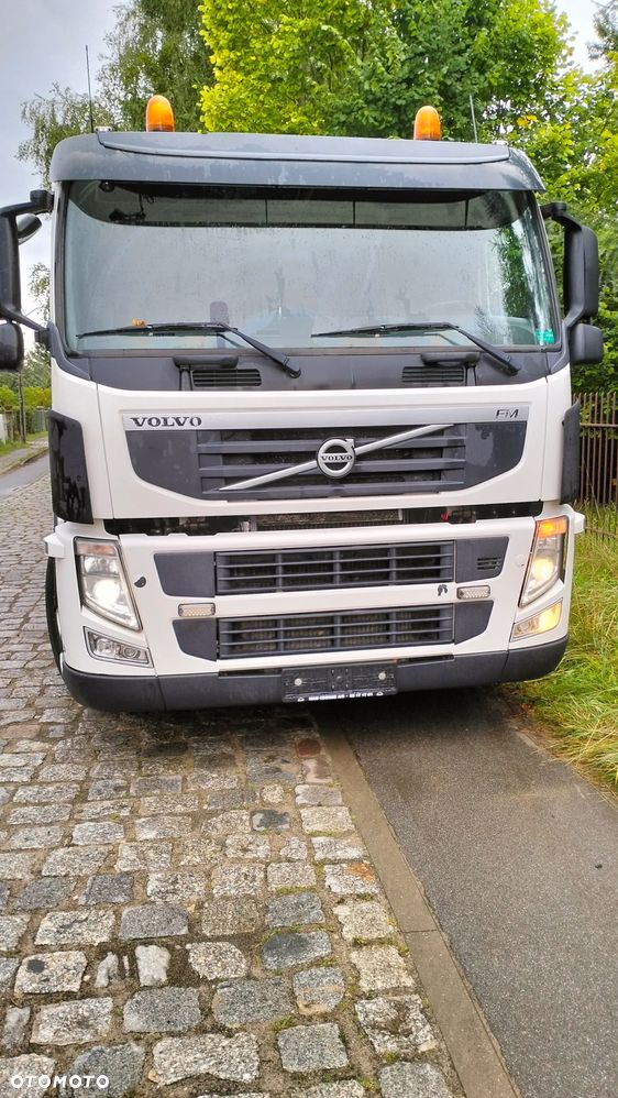 Volvo FM330 6x2 - 2