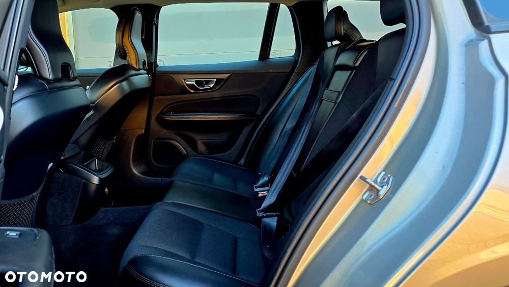 Volvo V60 D3 Geartronic Summum - 16