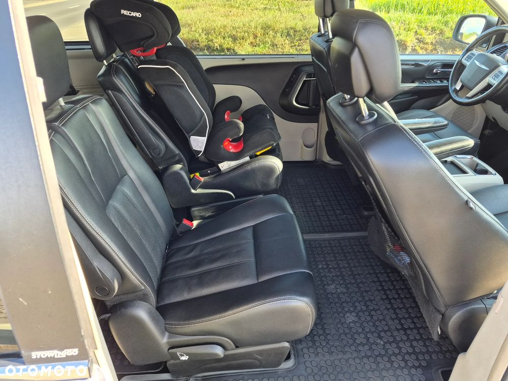 Chrysler Town & Country 3.6 Limited - 6