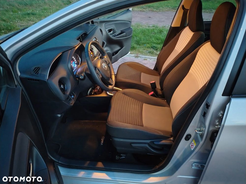Toyota Yaris Hybrid 100 Premium EU6 - 19