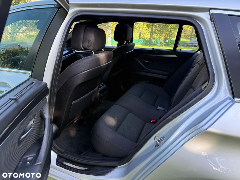 BMW Seria 5 528i xDrive - 11