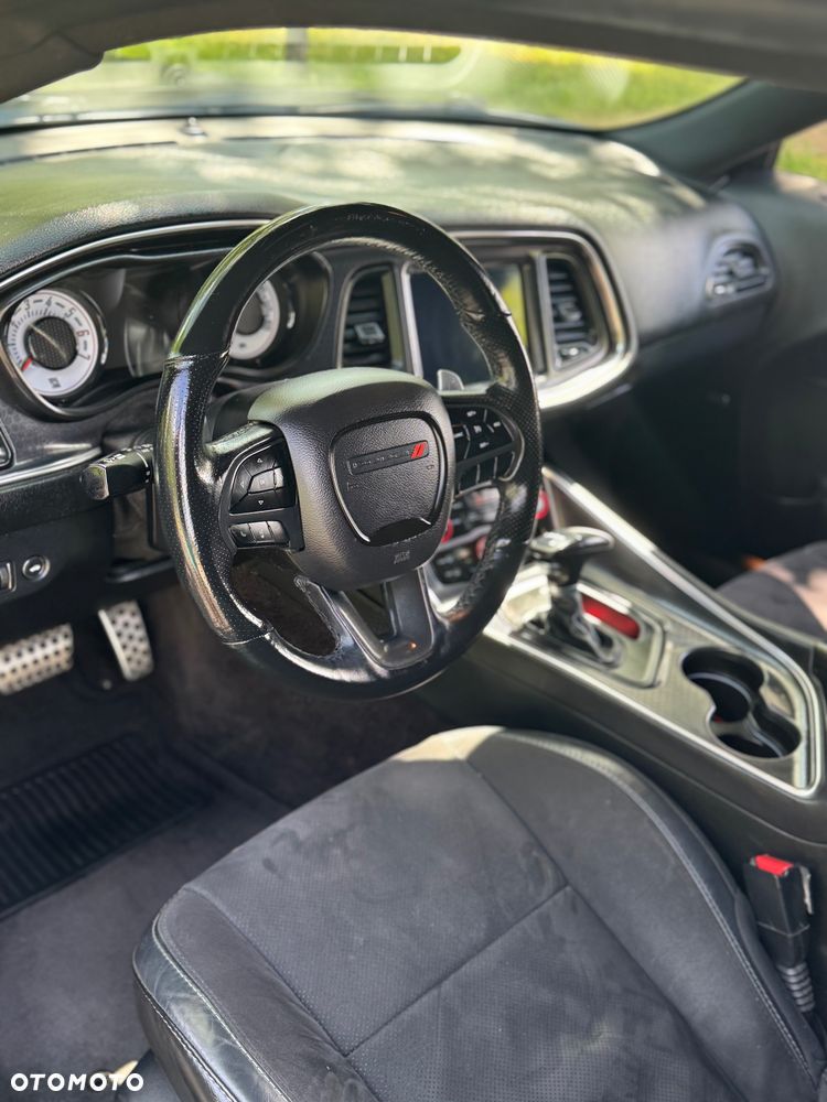 Dodge Challenger - 8