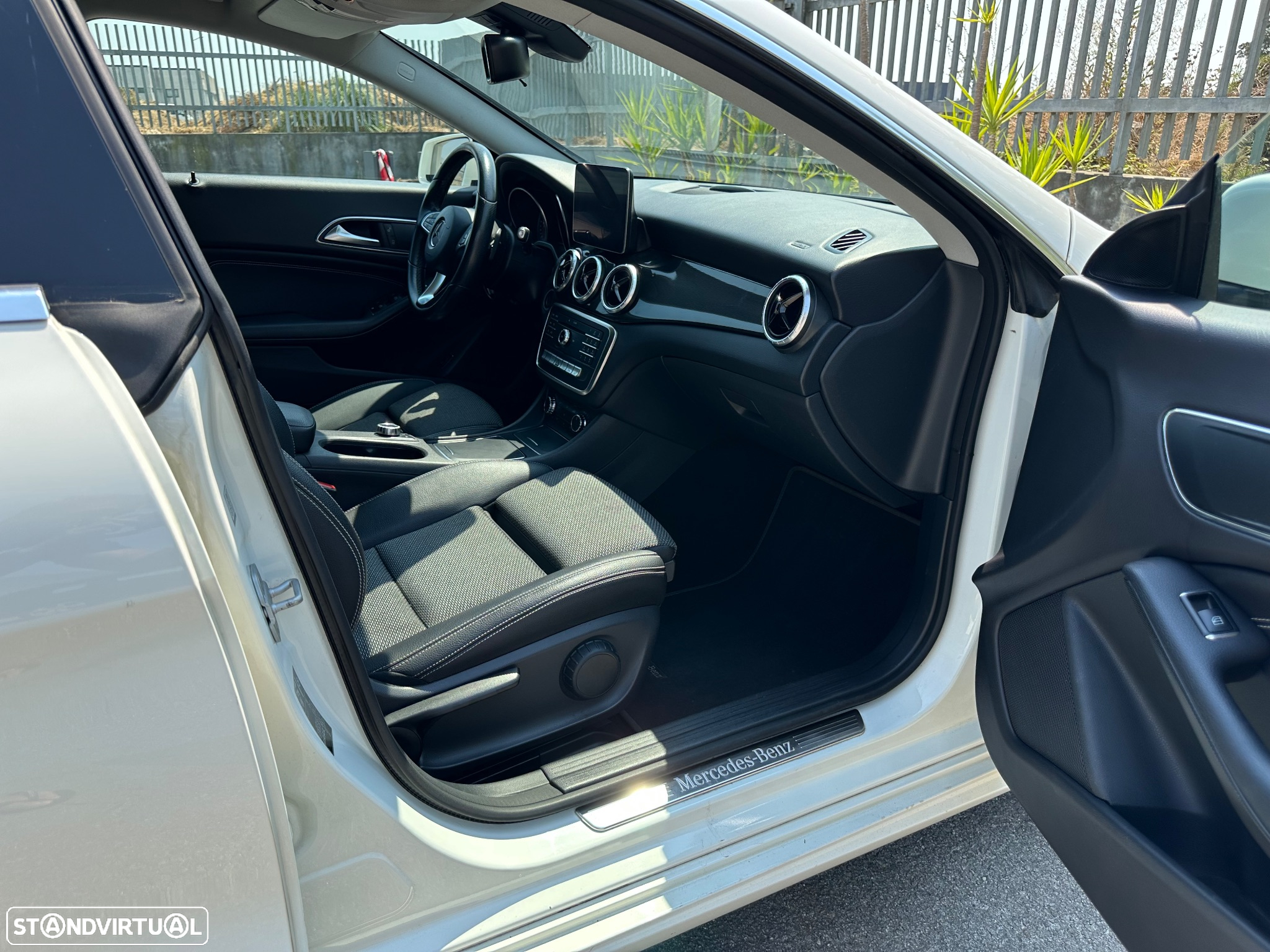 Mercedes-Benz CLA 180 Shooting Brake d 7G-DCT Urban - 12
