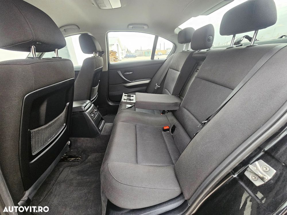 BMW Seria 3 320d - 23