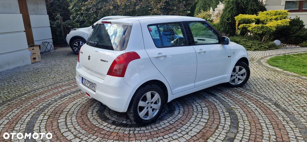 Suzuki Swift - 3