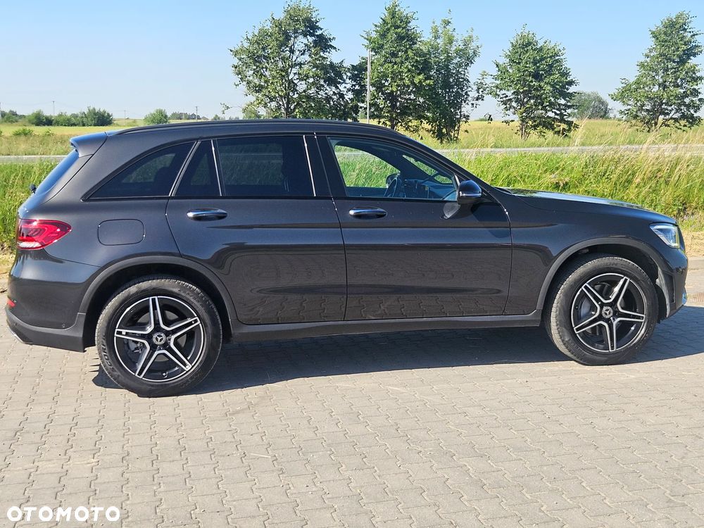 Mercedes-Benz GLC 300 4Matic 9G-TRONIC AMG Line - 15