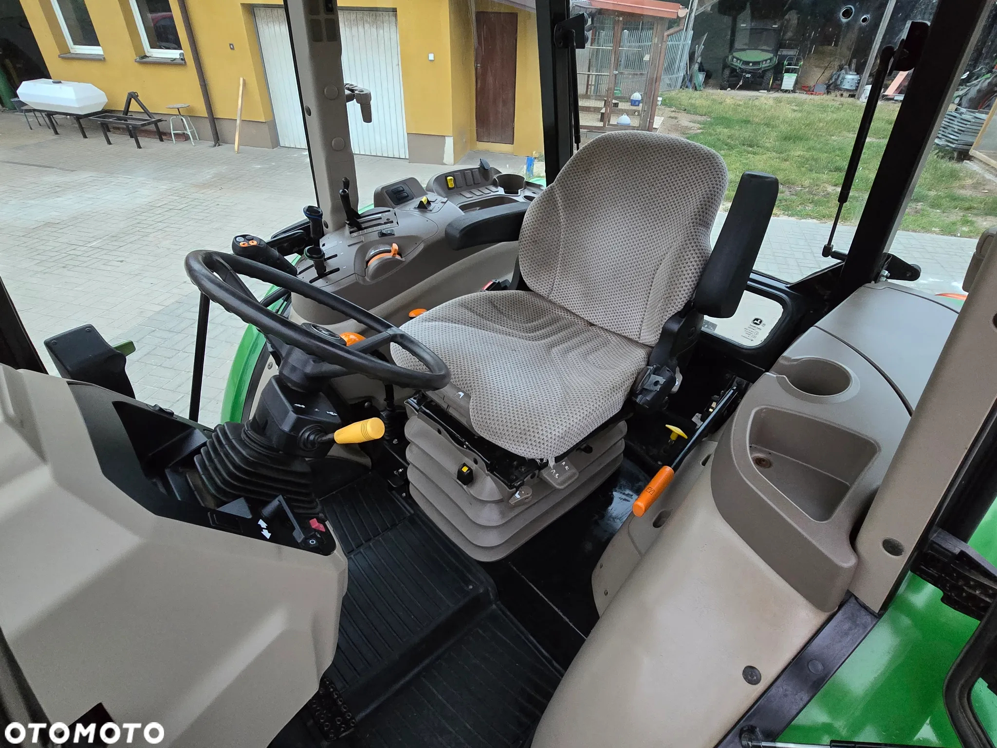 John Deere 5075E - 3