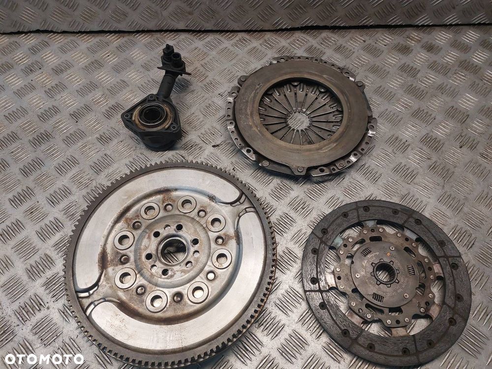 KOŁO DWUMASOWE TARCZA DOCISK ŁOŻYSKO OPOROWE VOLVO C30 I 1.6 D GGV30000039 - 9