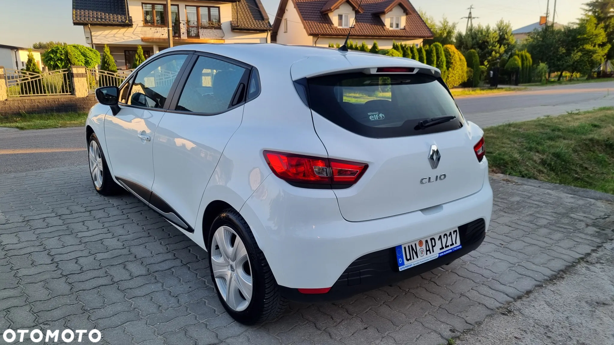Renault Clio 1.2 16V 75 Authentique - 18
