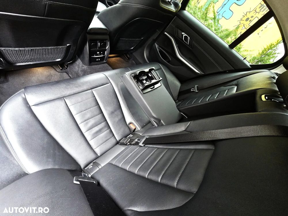 BMW Seria 3 320i AT - 17