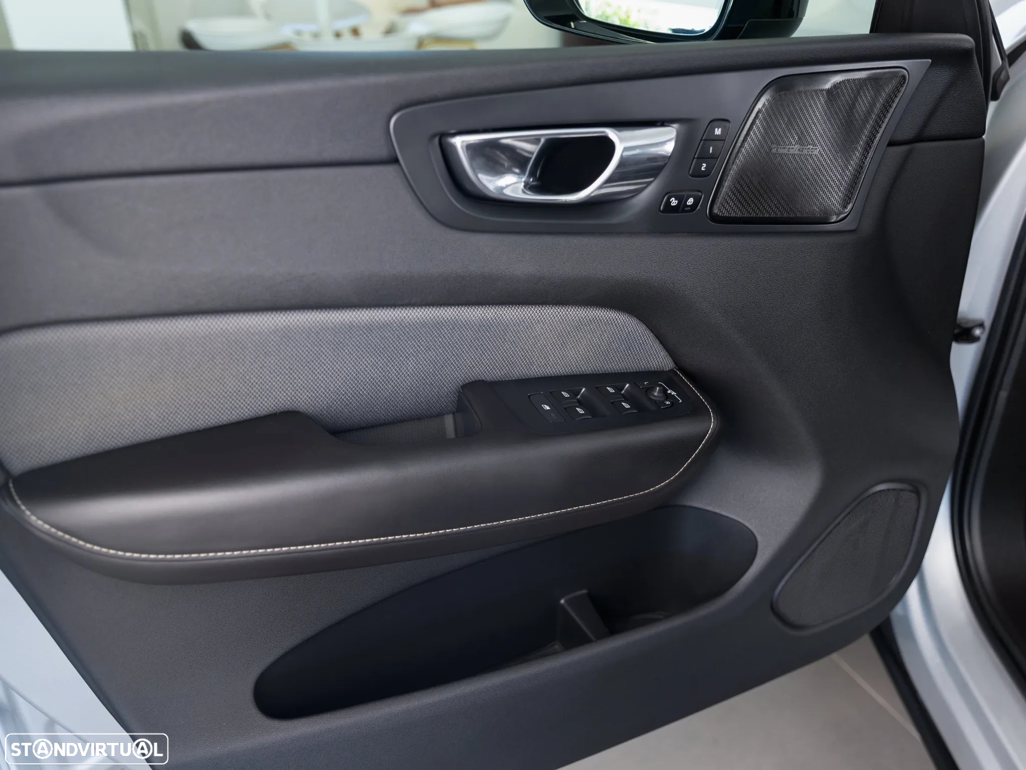 Volvo XC 60 2.0 D4 R-Design Geartronic - 26