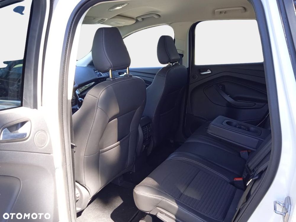 Ford Kuga 1.5 EcoBoost 2x4 Titanium - 36