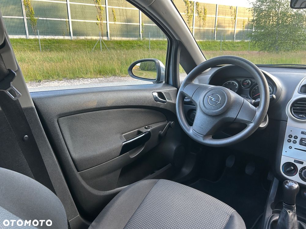 Opel Corsa 1.2 16V Essentia - 9