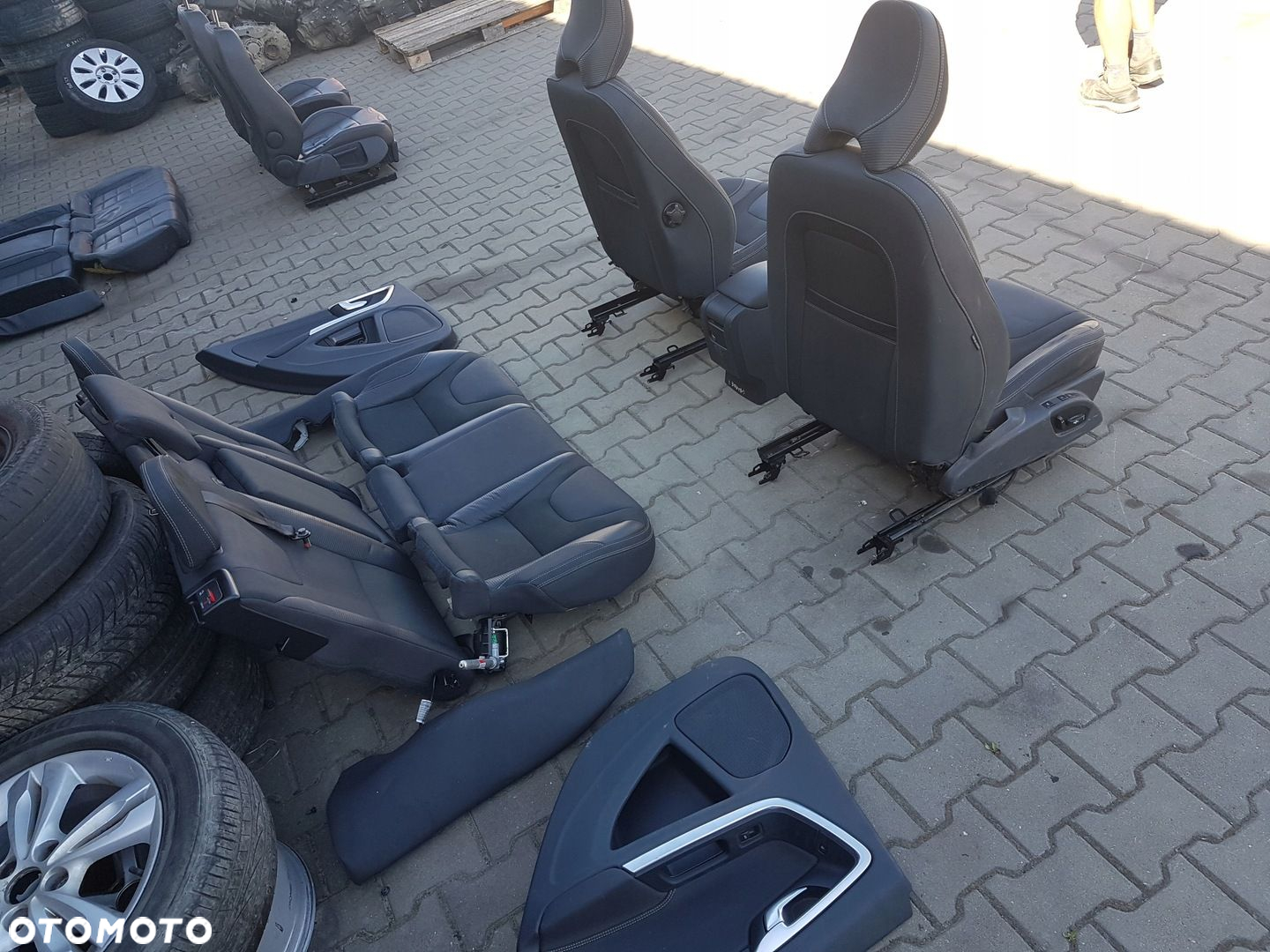 VOLVO V60 I 11-18r FOTELE PÓŁSKÓRY KANAPA R-DESING - 10