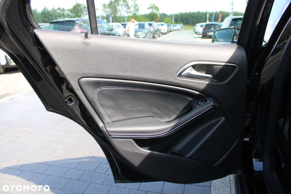 Mercedes-Benz GLA - 24
