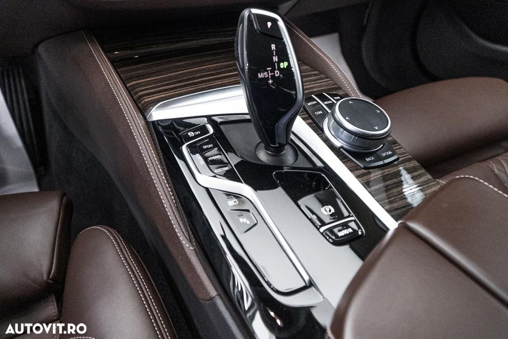 BMW Seria 5 530e Aut. Luxury Line - 37
