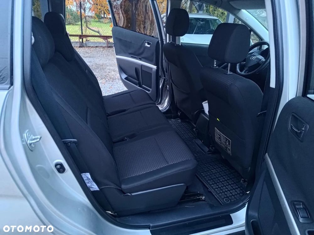 Toyota Corolla Verso 2.2 D-4D Gold 7os - 2