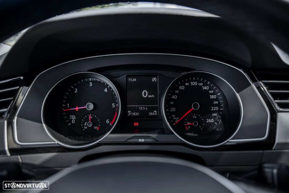 VW Passat 2.0 TDI Highline - 30