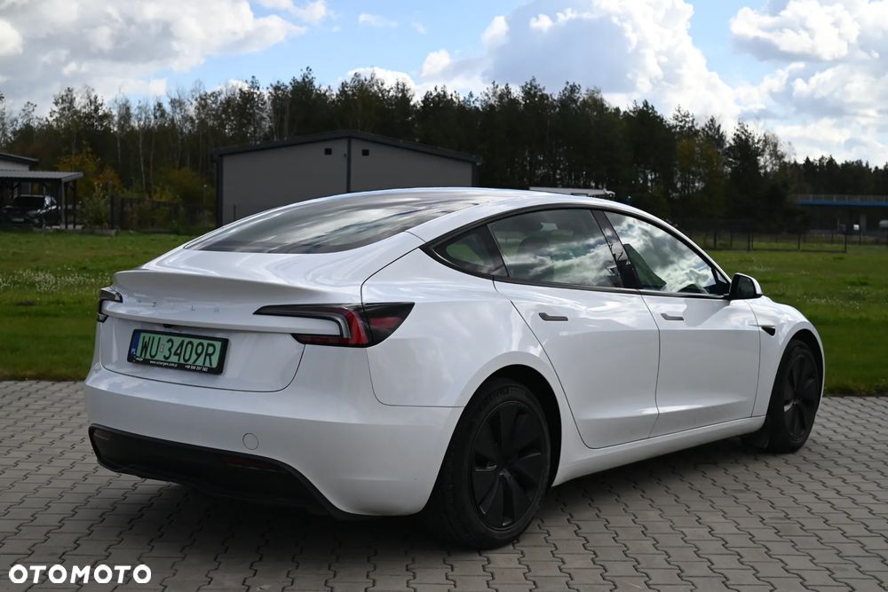 Tesla Model 3 - 24