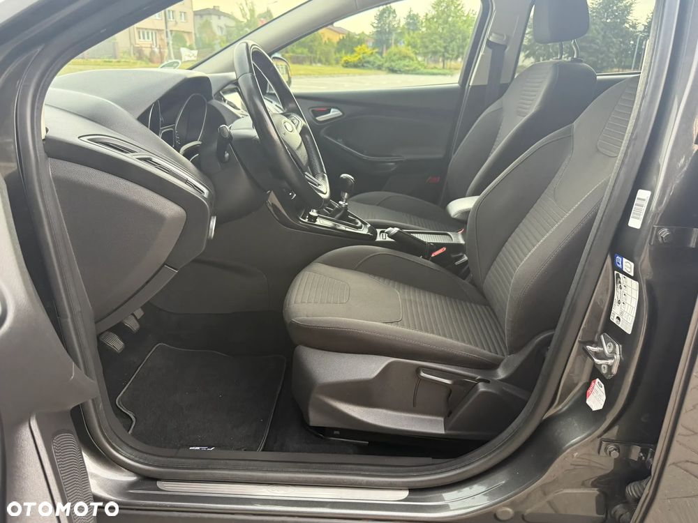 Ford Focus 1.5 EcoBlue Start-Stopp-System TITANIUM - 24