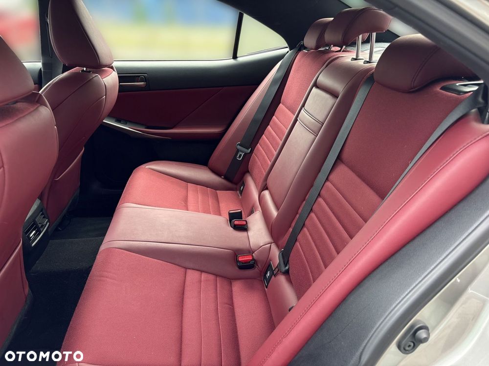 Lexus IS 300h F Sport Edition - 16