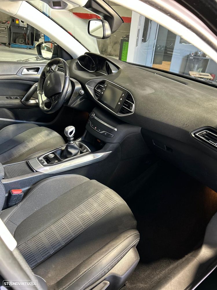 Peugeot 308 SW PureTech 130 GPF Stop & Start Allure - 13