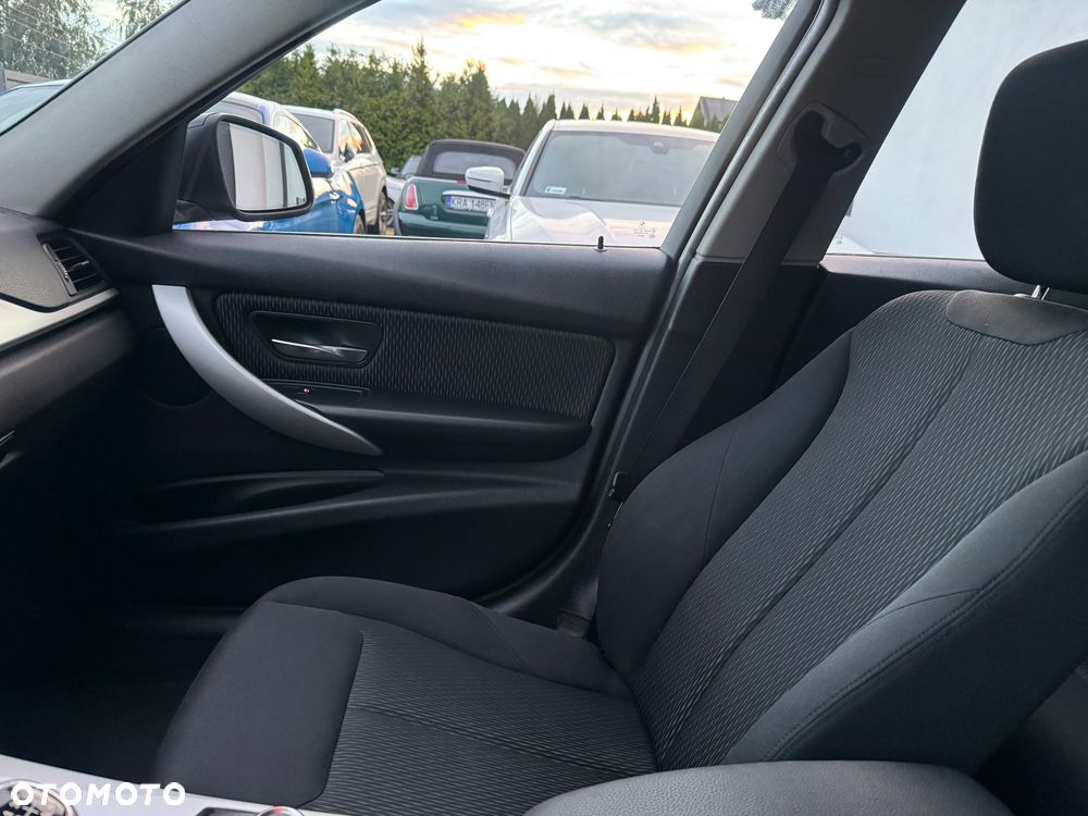 BMW Seria 3 - 21