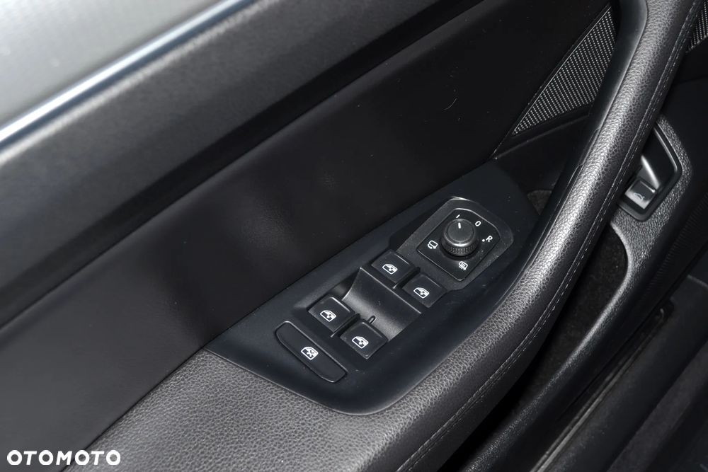 Volkswagen Passat ver-variant-plug--in--hybrid-gte - 38