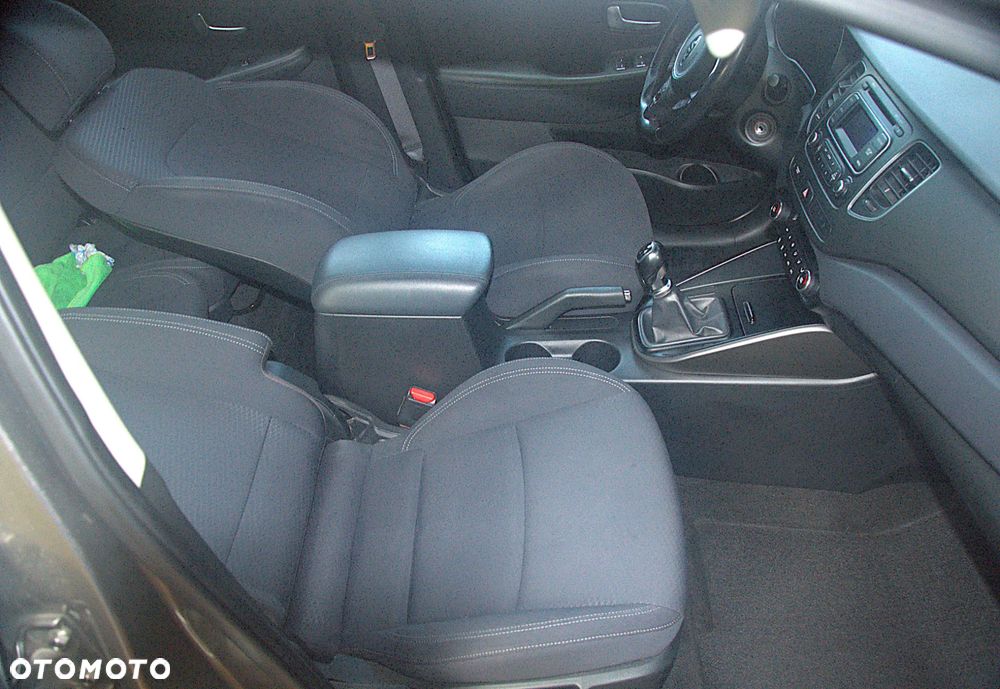 Kia Carens - 19