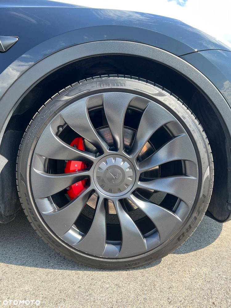 Tesla Model Y - 7