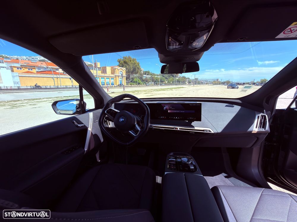 BMW iX xDrive 50 Pack Desportivo — fotografia 34