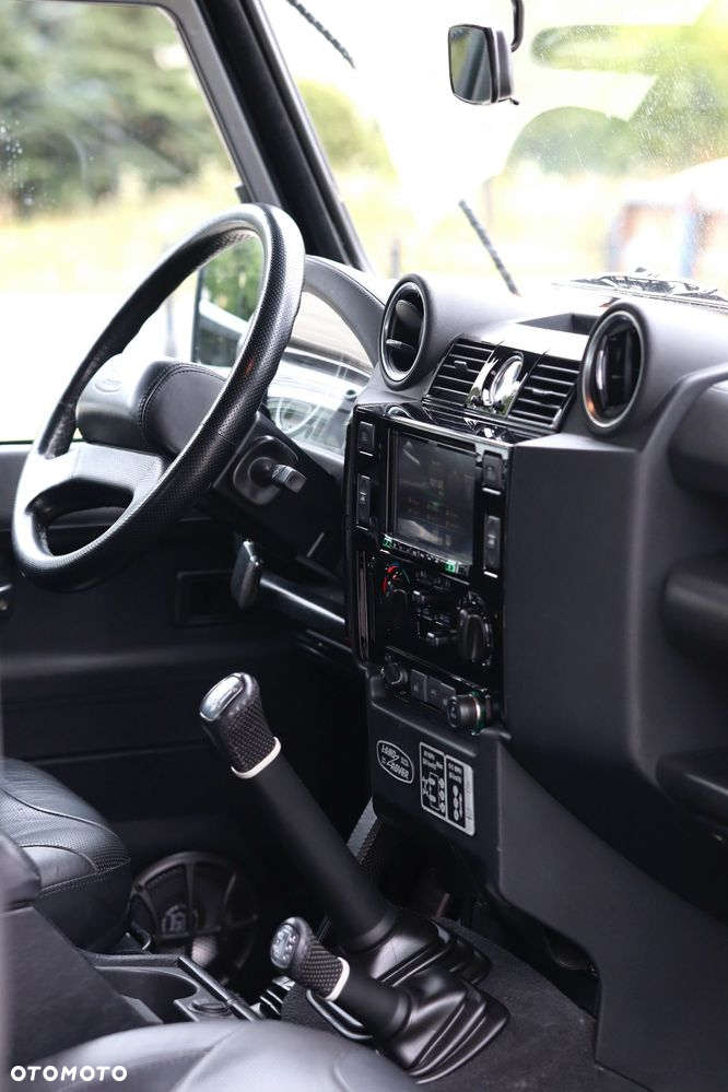 Land Rover Defender 90 2.2 TD4 E - 17