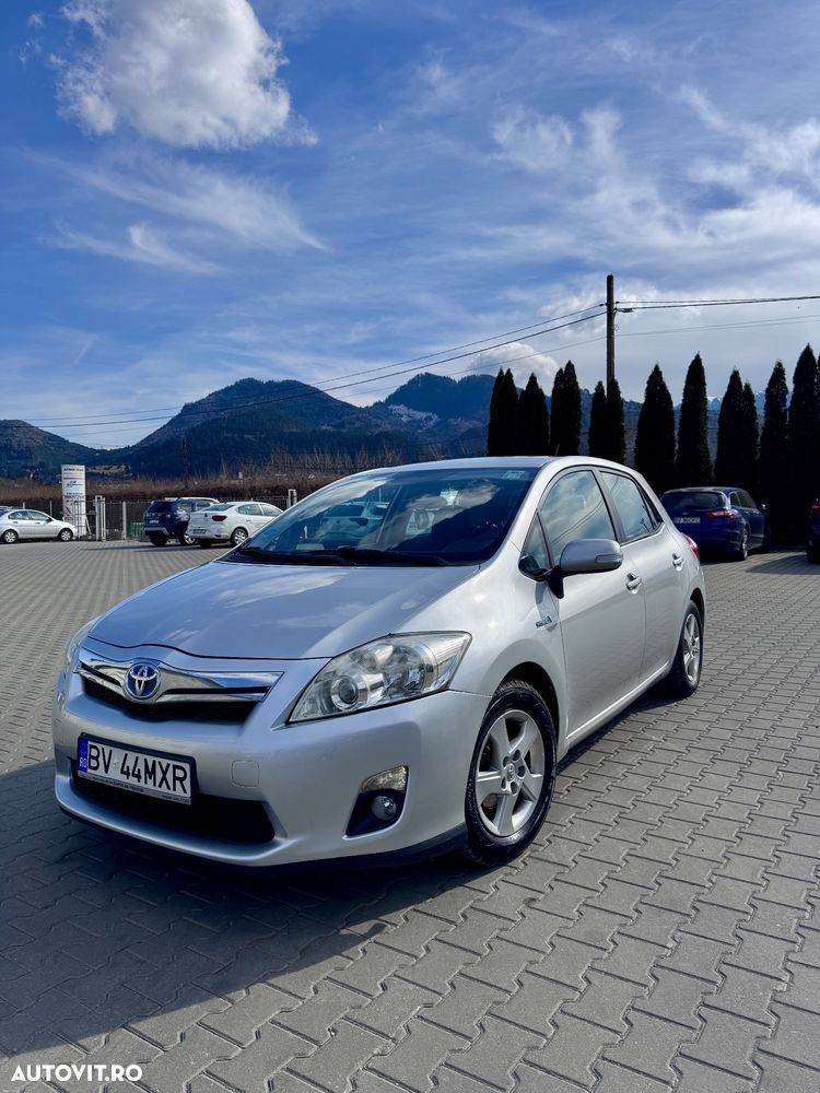 Toyota Auris 1.8 L VVT-i HSD Sol - 2