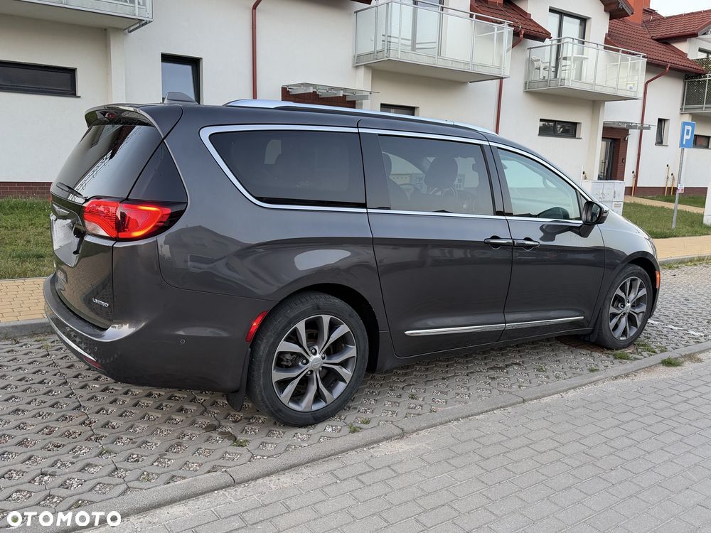 Chrysler Pacifica - 2