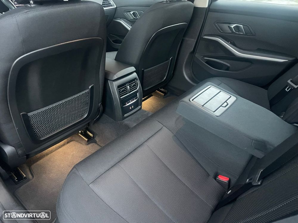 BMW 318 d Touring Auto - 10