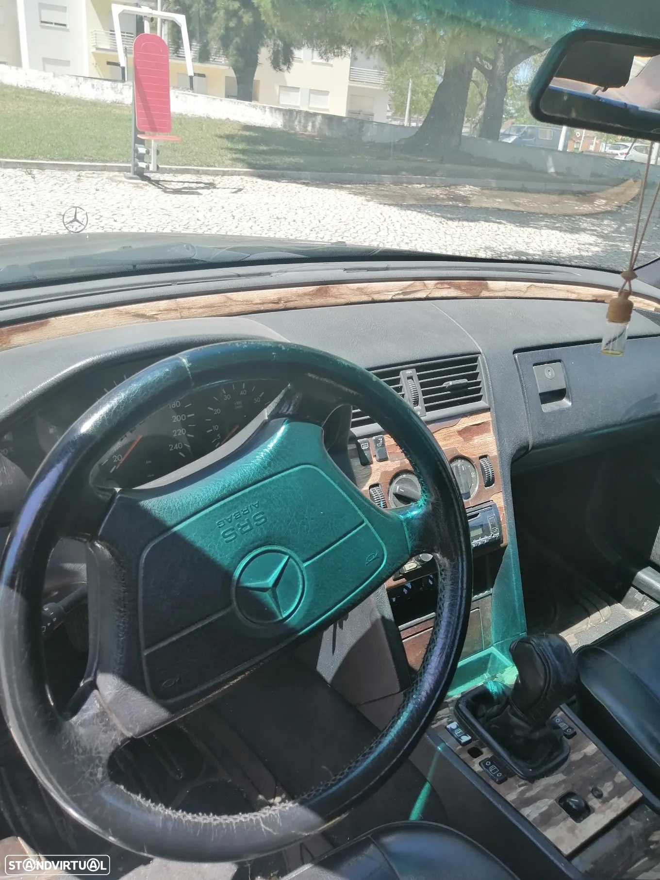 Mercedes-Benz 180 - 9
