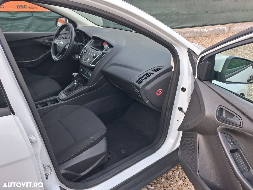 Ford Focus 1.5 TDCi DPF Start-Stopp-System Ambiente - 10