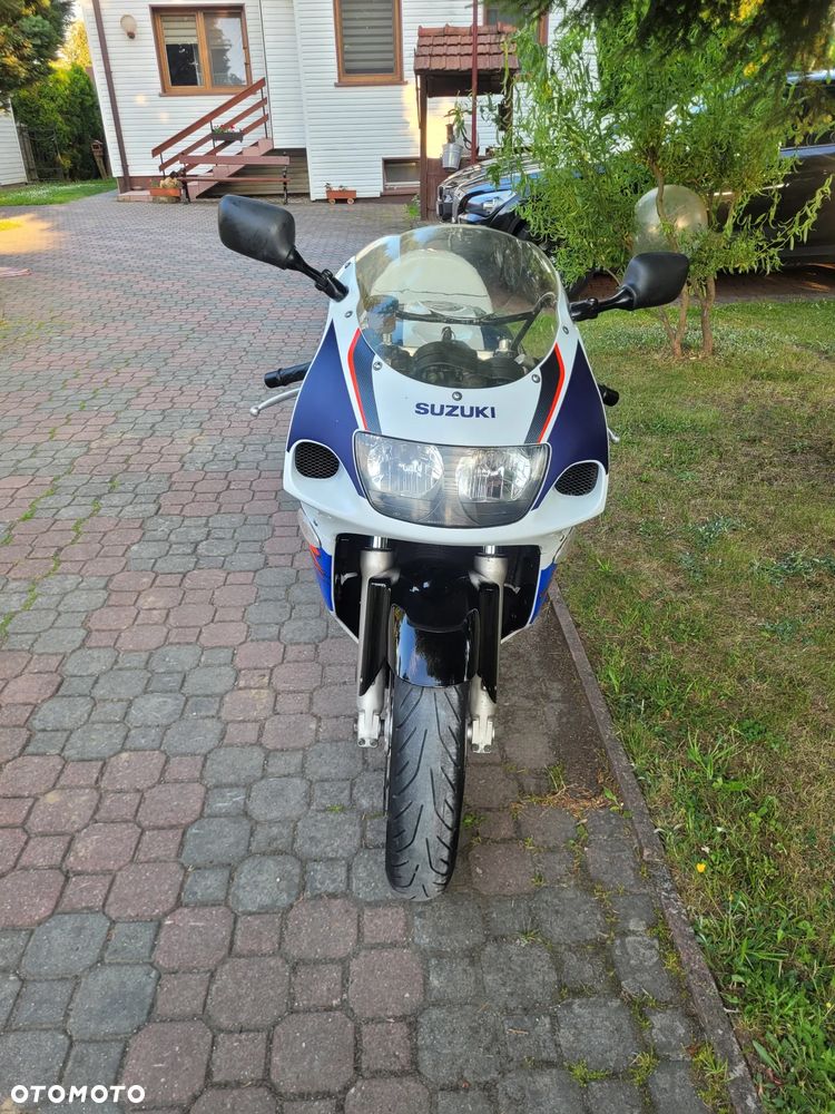 Suzuki GSX-R - 10