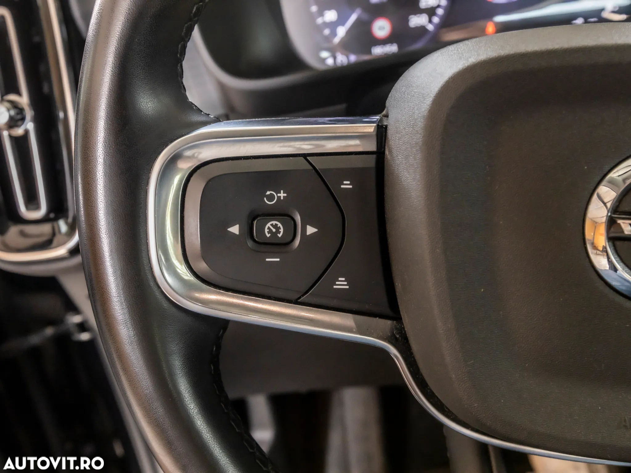 Volvo XC 40 Recharge T4 Twin Engine AT7 Inscription Expression - 27
