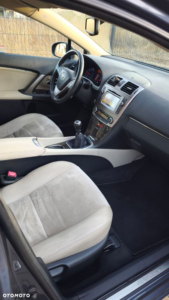 Toyota Avensis 1.8 Style - 16
