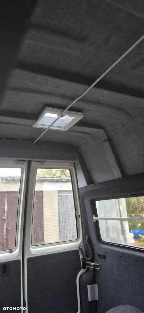 Volkswagen Transporter - 11