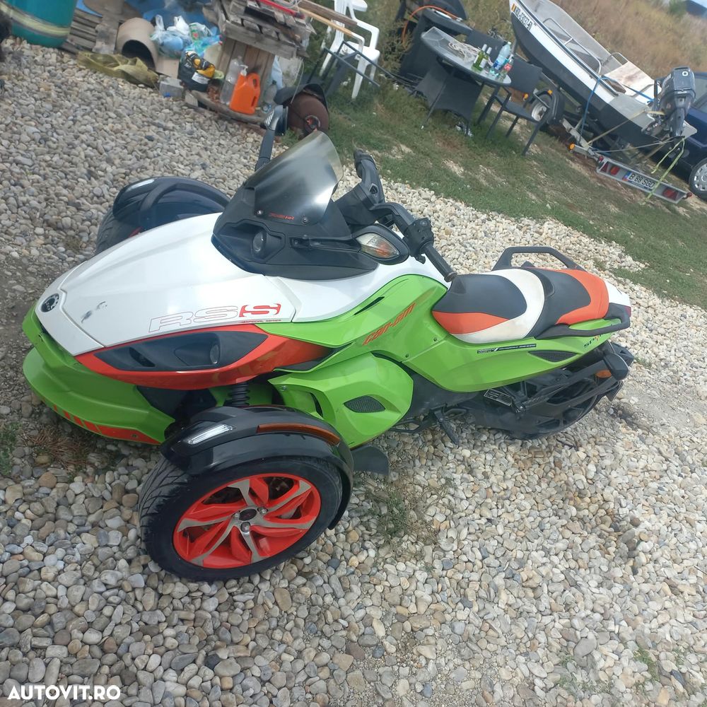 Can-Am Spyder - 1