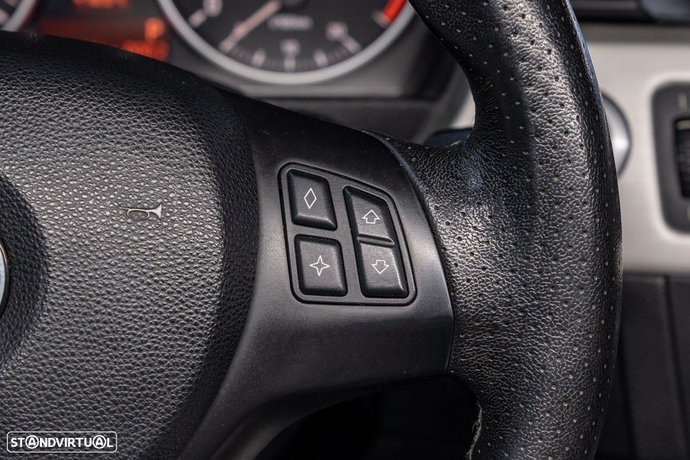 BMW 320 d DPF Touring Aut. Edition Fleet Sport - 17