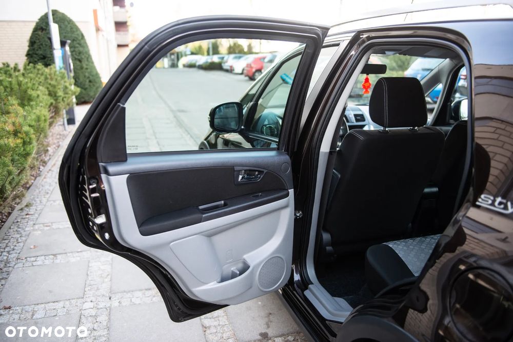 Suzuki SX4 1.6 VVT 4x4 Style - 18