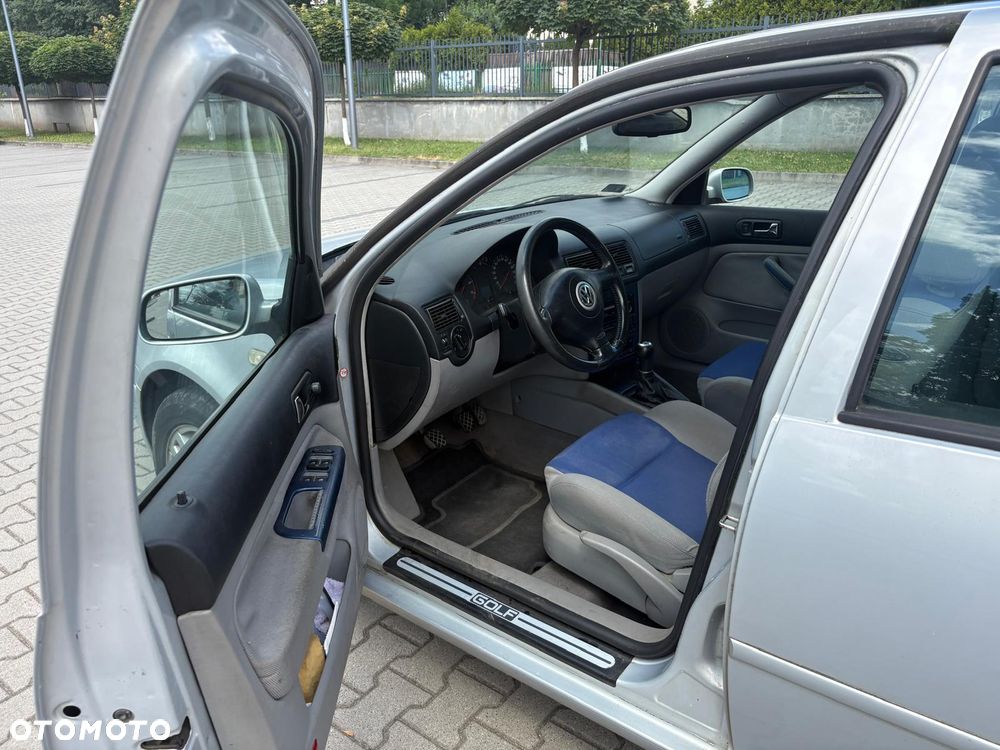 Volkswagen Golf 1.6 Comfortline - 6